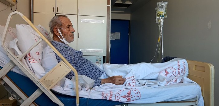Bolu’da 3 doz aşılı 96 yaşındaki Abdullah Çetin, koronavirüsü atlattı