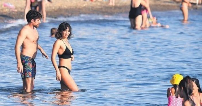 Oğlum'un Melike'si Nihal Yalçın'ın kendisinden 13 yaş küçük sevgilisine bakın! Sarmaş dolaş pozları olay...