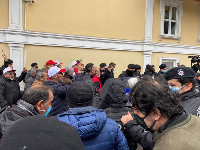 Bakırköy Belediyesi önünde protesto: Emekçileri aç bıraktınız
