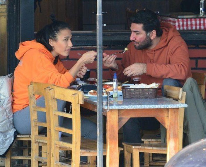 Taze aşıklar yakalandı! Berkay Ateş ve Simge Aköz çifti kamerada