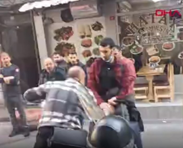 Fatih'te turistlerle taksici arasında otoyol ücreti tartışması