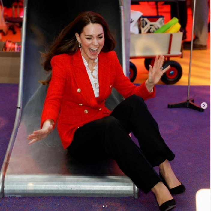 Kate Middleton kaydıraktan kaydı