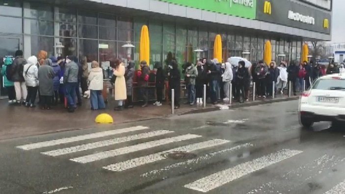 Ukrayna'da halk panik halinde marketlere hücum etti