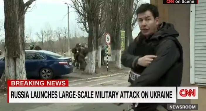 CNN muhabiri, canlı yayında Rus askerlerinin operasyonunu gösterdi