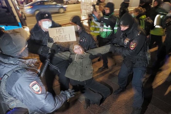 Rusya'da savaş karşıtı protesto düzenlendi