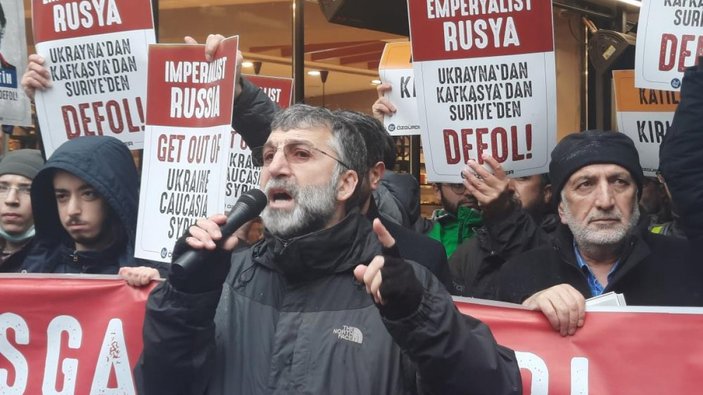 İstanbul'da Ukrayna'yı destekleyen grup Rusya Başkonsolosluğu önünde toplandı