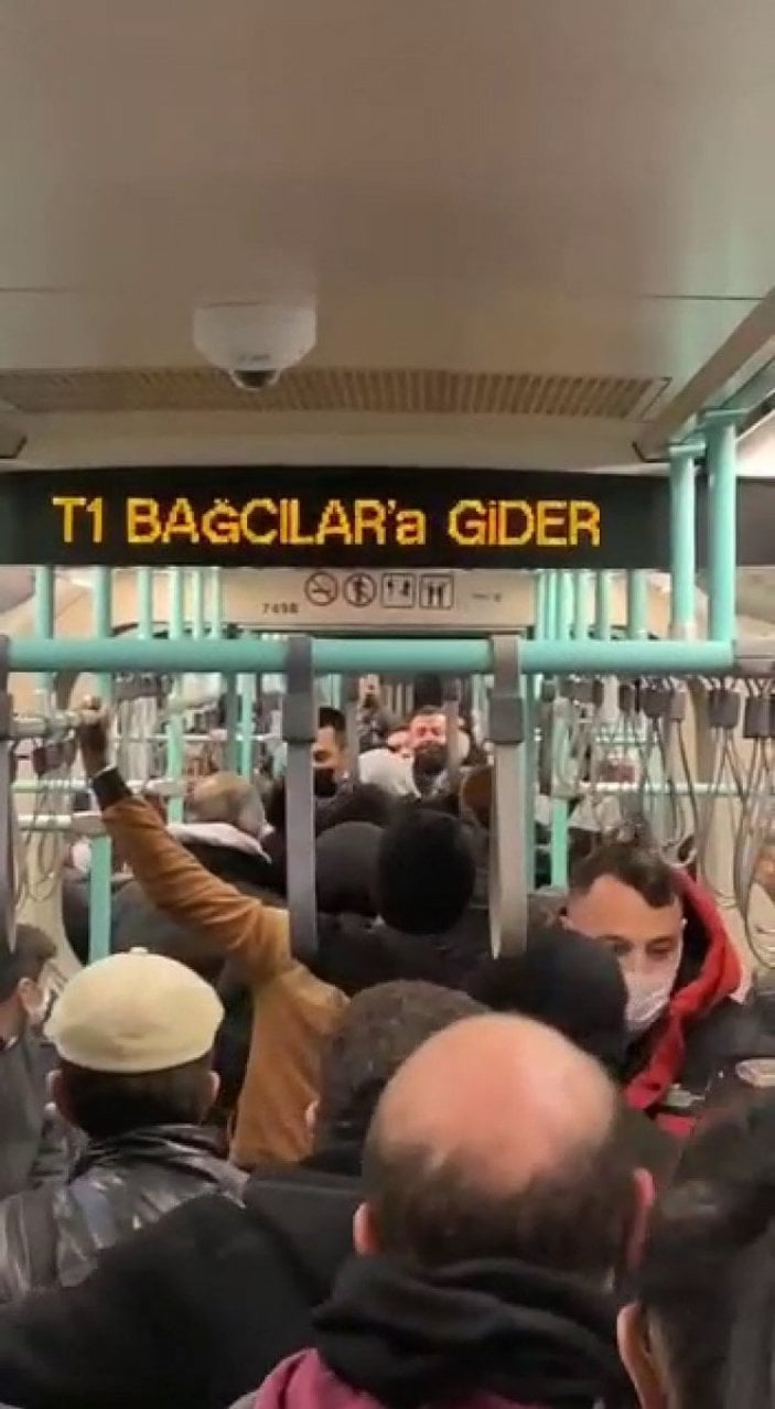 İstanbul'da tramvayda tekme tokat kavga