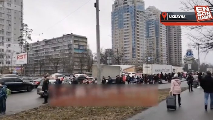 Kiev'den panik halinde ayrılmaya çalışan halk