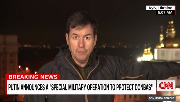 CNN muhabirinin Kiev'deki yayınında patlama sesleri duyuldu