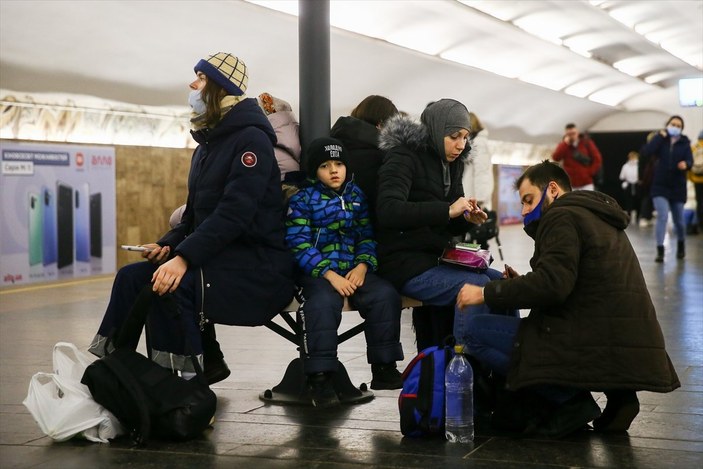 Ukraynalı çocukların sığınaktaki bekleyişi