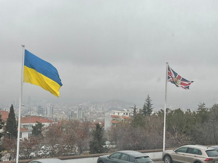 İngiltere'nin Ankara Büyükelçiliği, Ukrayna bayrağı astı