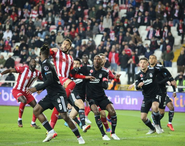 i Beşiktaş, Sivassspor'u 3 golle mağlup etti