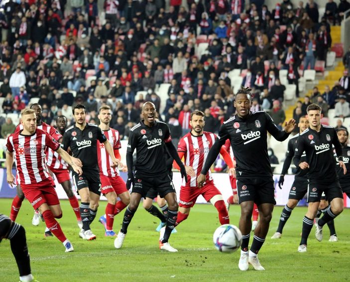 i Beşiktaş, Sivassspor'u 3 golle mağlup etti