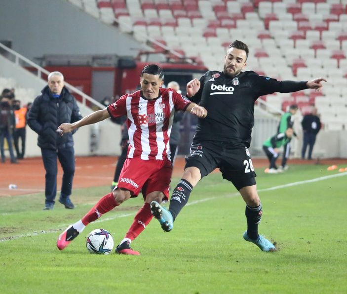 i Beşiktaş, Sivassspor'u 3 golle mağlup etti