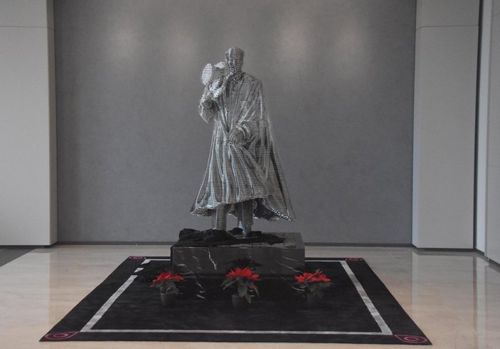 İzmir'de çelikten Atatürk heykeli yapıldı