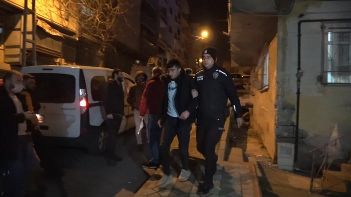 Arnavutköy'de göçmen operasyonu: Çatıda yakalandılar