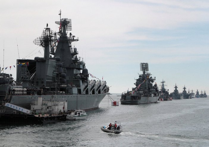 Rus gemisi, Karadeniz'de kendi savaş uçaklarını vurdu