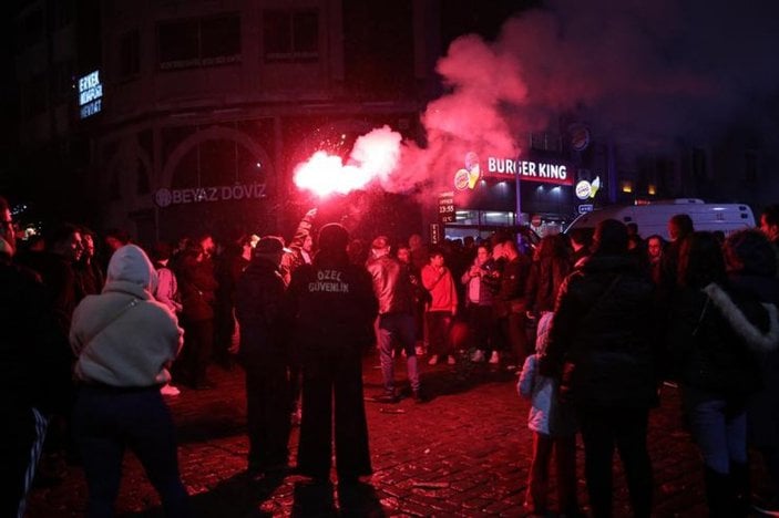 Trabzonspor taraftarından şampiyonluk provası