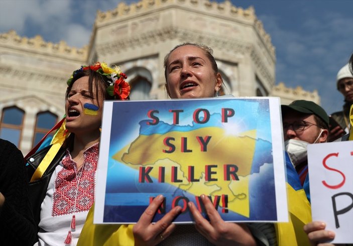 İstanbul’da yaşayan Ukraynalılar savaşı protesto etti
