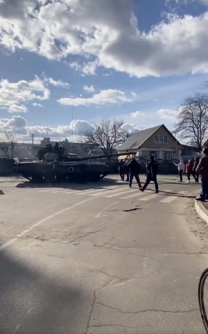 Ukraynalılar, Rus tanklarını durdurmaya çalıştı