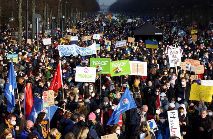 Almanya'da Rusya karşıtı protesto