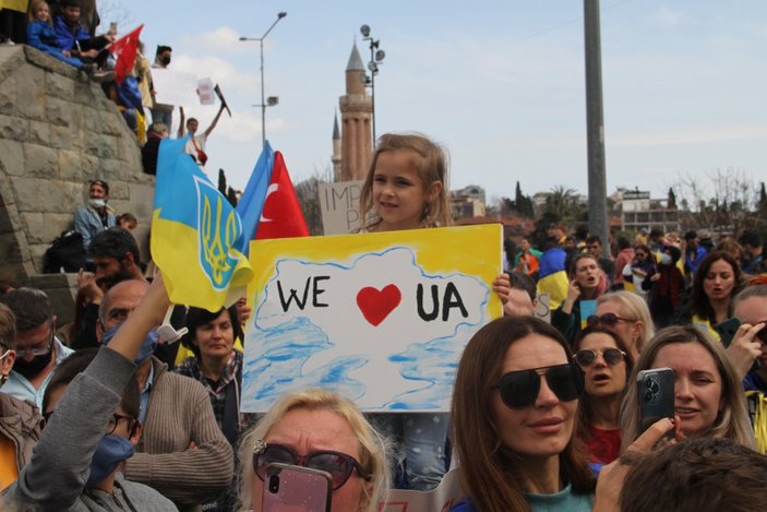 Antalya’daki Ukraynalılardan Putin’e kınama