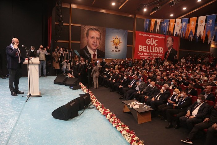 Gençler 'Reis'i ara' dedi, Cumhurbaşkanı Erdoğan Erzurum'a bağlandı