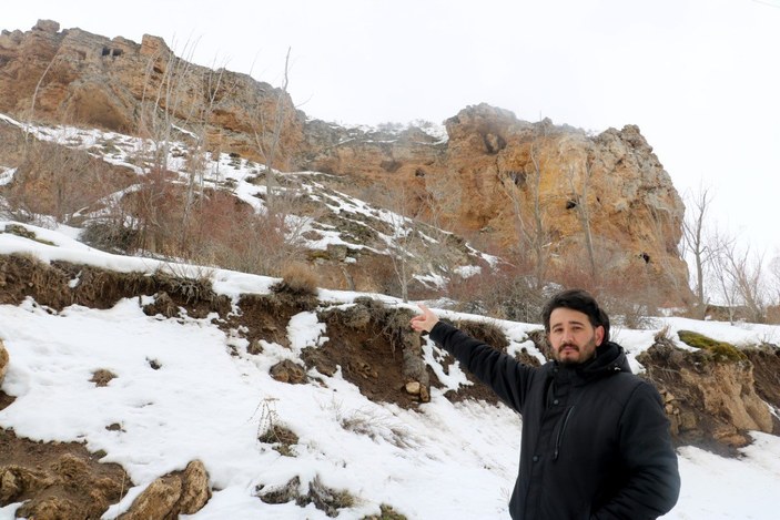 Sivas'ta efsanelere konu olan mağara dikkat çekiyor