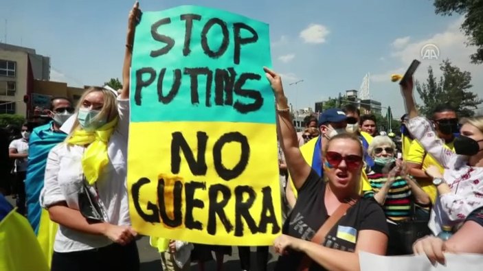 Meksiko’da toplanan kadınların Rusya’ya tepkisi