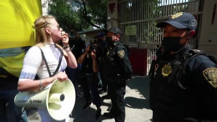 Meksiko’da toplanan kadınların Rusya’ya tepkisi