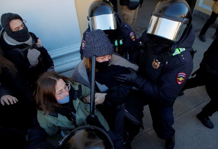 Rusya'da savaş karşıtı gösterilere sert müdahale
