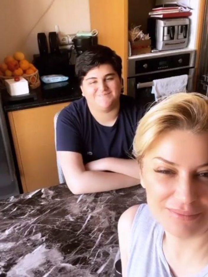 Dekolte isyanıyla akıllarda! Songül Karlı'nın oğlu Efe, delikanlı oldu...