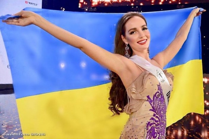 Eski Ukrayna güzeli, Rusya'ya karşı savaş için cepheye gitti
