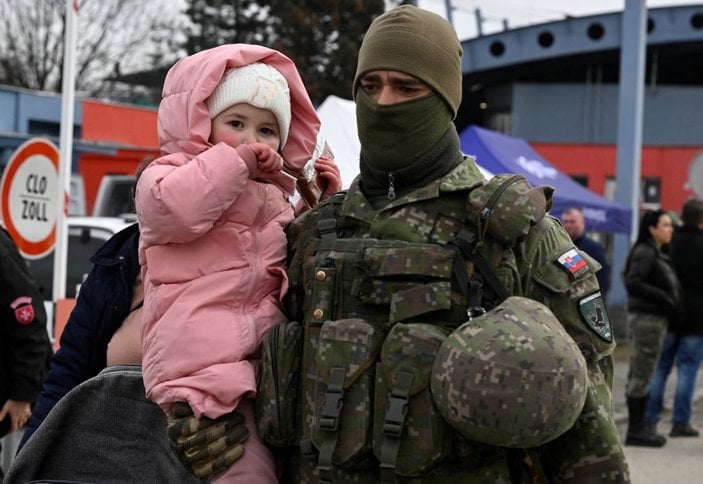 Komşu ülkelere göçen Ukraynalı sayısı her geçen gün artıyor