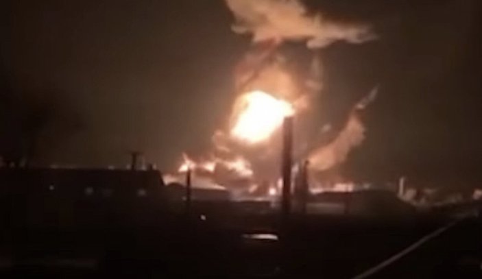 Rusya'nın saldırısında Kiev yakınındaki petrol tank çiftliği vuruldu