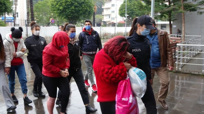 Antalya'da hamile elebaşının fuhuş çetesi çökertildi: 17 tutuklu