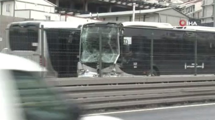 Esenyurt’ta freni tutmayan metrobüs, önündeki metrobüse çarptı