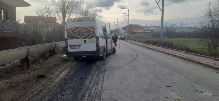 Konya'da öğrenci servisi otomobile çarptı: 14 yaralı