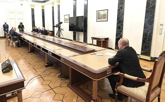 Vladimir Putin, ekonomi kurmaylarıyla görüştü