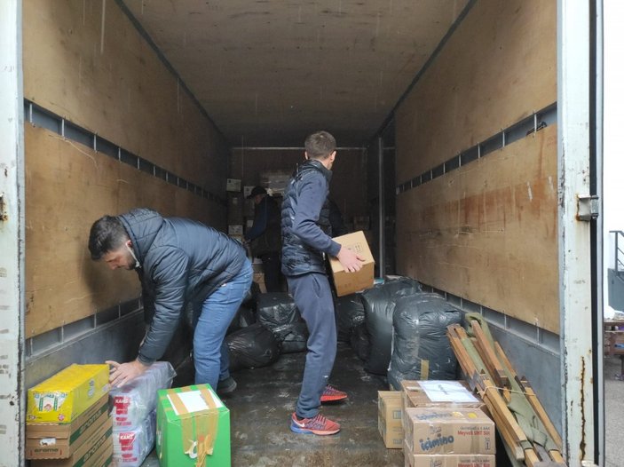 Ankara'dan Ukrayna'ya 3 kamyon yardım malzemesi