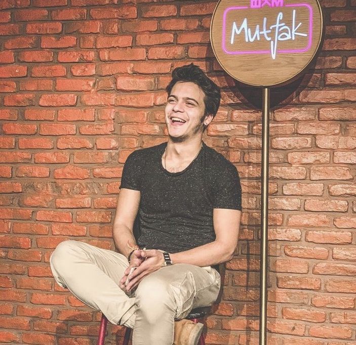 Çok Güzel Hareketler 2'den ayrılışı hayranlarını kahretmişti! O isim bomba gibi dönüyor