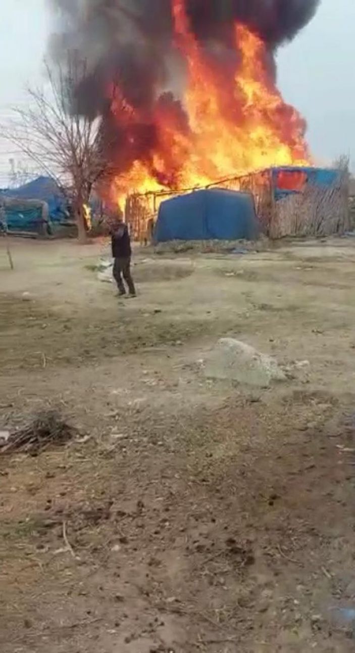 İ Adana'da işçilerin çadırları küle döndü