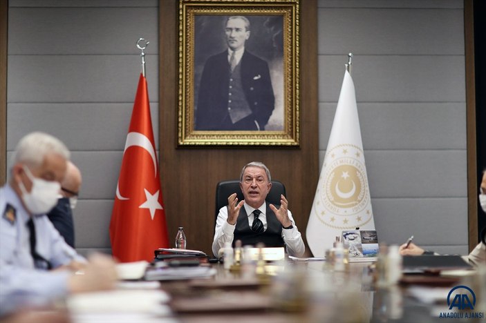 Hulusi Akar'dan birlik komutanlarıyla Ukrayna toplantısı