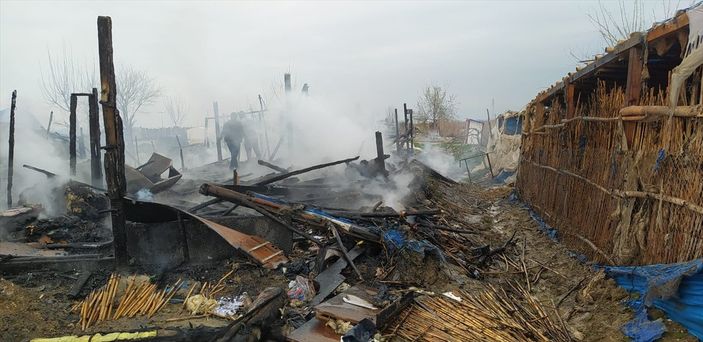 a Adana'da işçilerin çadırları küle döndü