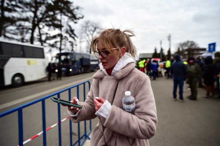 Ukraynalılar, gözyaşları içinde ülkelerinden ayrıldı