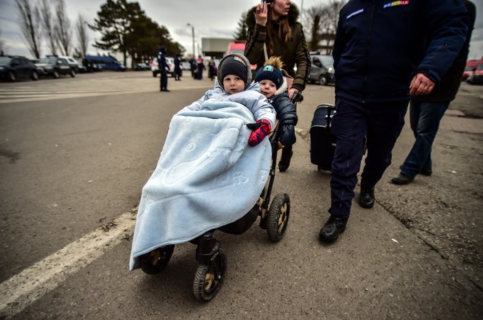 Ukraynalılar, gözyaşları içinde ülkelerinden ayrıldı