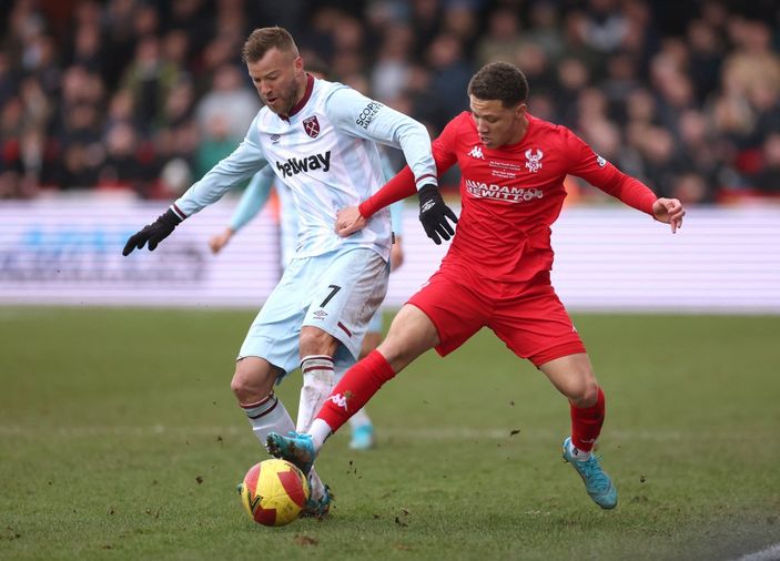 r Yarmolenko'dan silahlı kuvvetlere para desteği