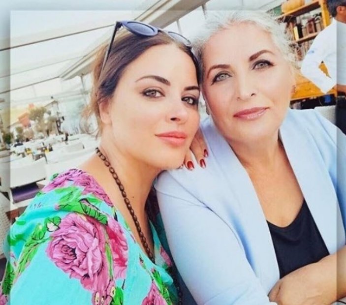 EDHO'nun Gönül'ü Zara'nın güzeller güzeli annesine bakın! 'Mavişim' dedi, sosyal medya yıkıldı