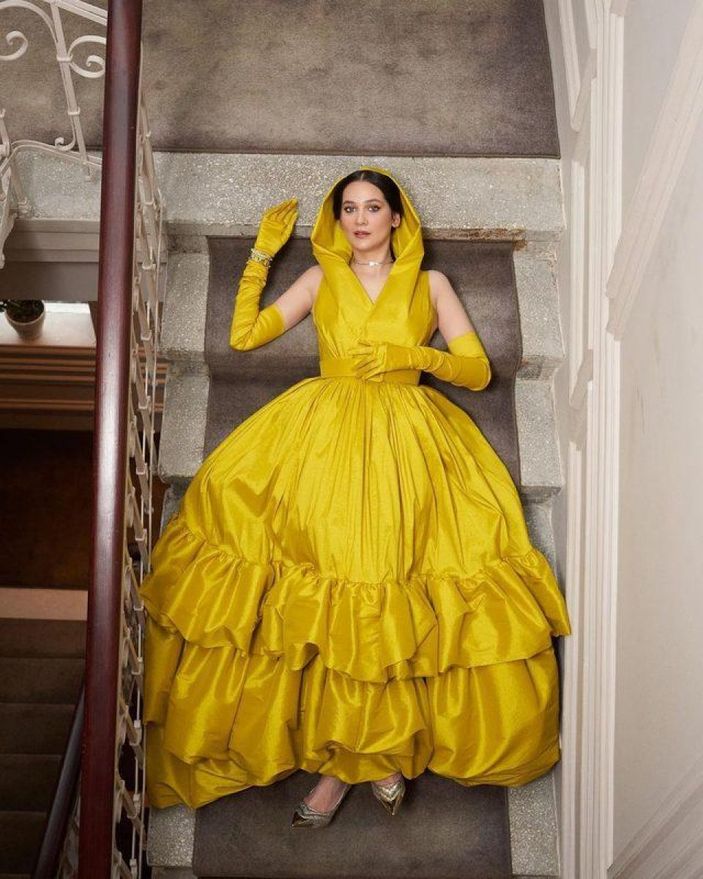 Gönül Dağı'nın Dilek'i sere serpe merdivene uzandı... O kareleri gören 'Taner kıskançlıktan çatladı' dedi!