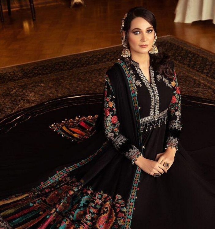 Gönül Dağı'nın Dilek'i sere serpe merdivene uzandı... O kareleri gören 'Taner kıskançlıktan çatladı' dedi!